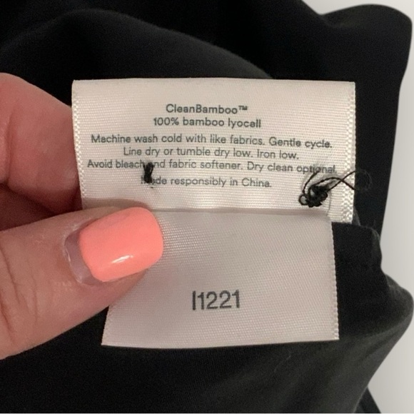 NWT | Ettitude | Signature Sateen Relaxed Short Sleeve Top | Black | Various Sz - Picture 14 of 15